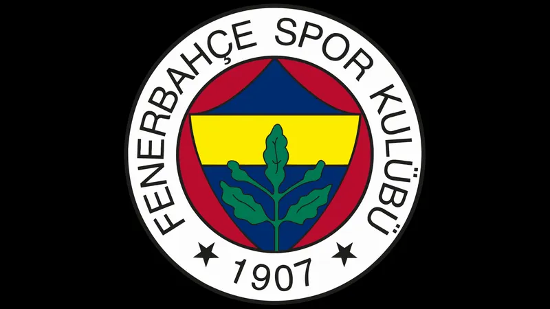 Cầu thủ FCSB vượt qua hàng phòng ngự của Fenerbahce