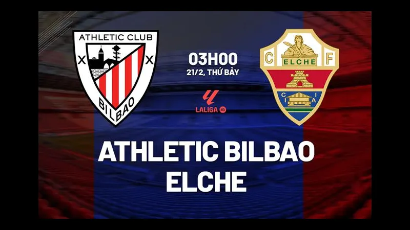 Cầu thủ Athletic Bilbao và Elche tranh chấp bóng trên sân