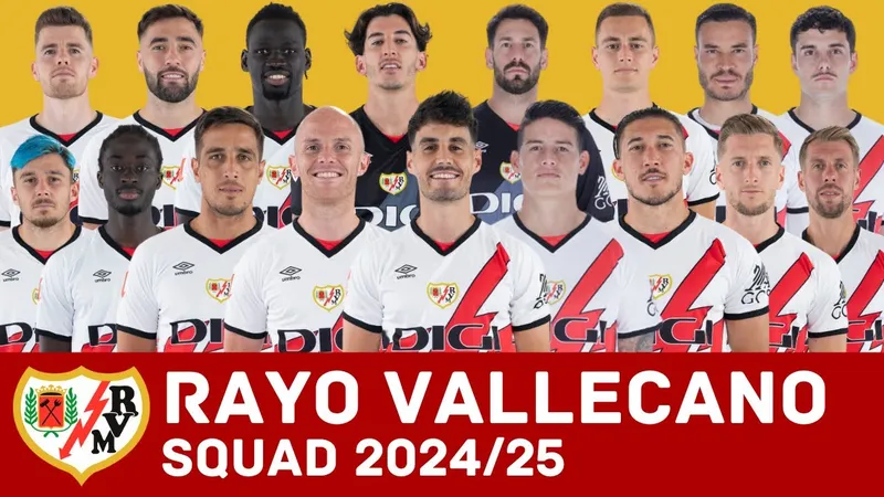 Cầu thủ Rayo Vallecano đang chạy nhanh trên sân